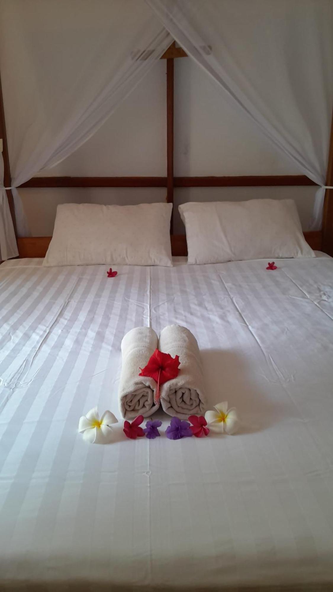 We'Be Cottages Gili Meno Exteriör bild