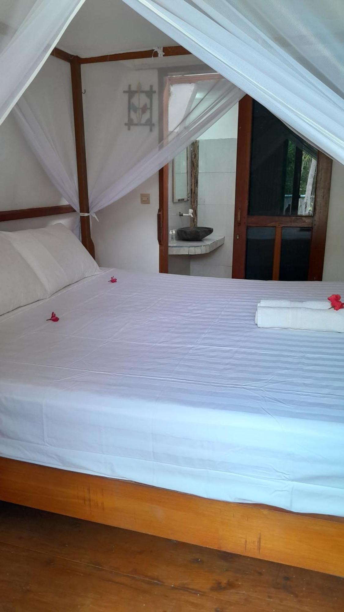 We'Be Cottages Gili Meno Exteriör bild