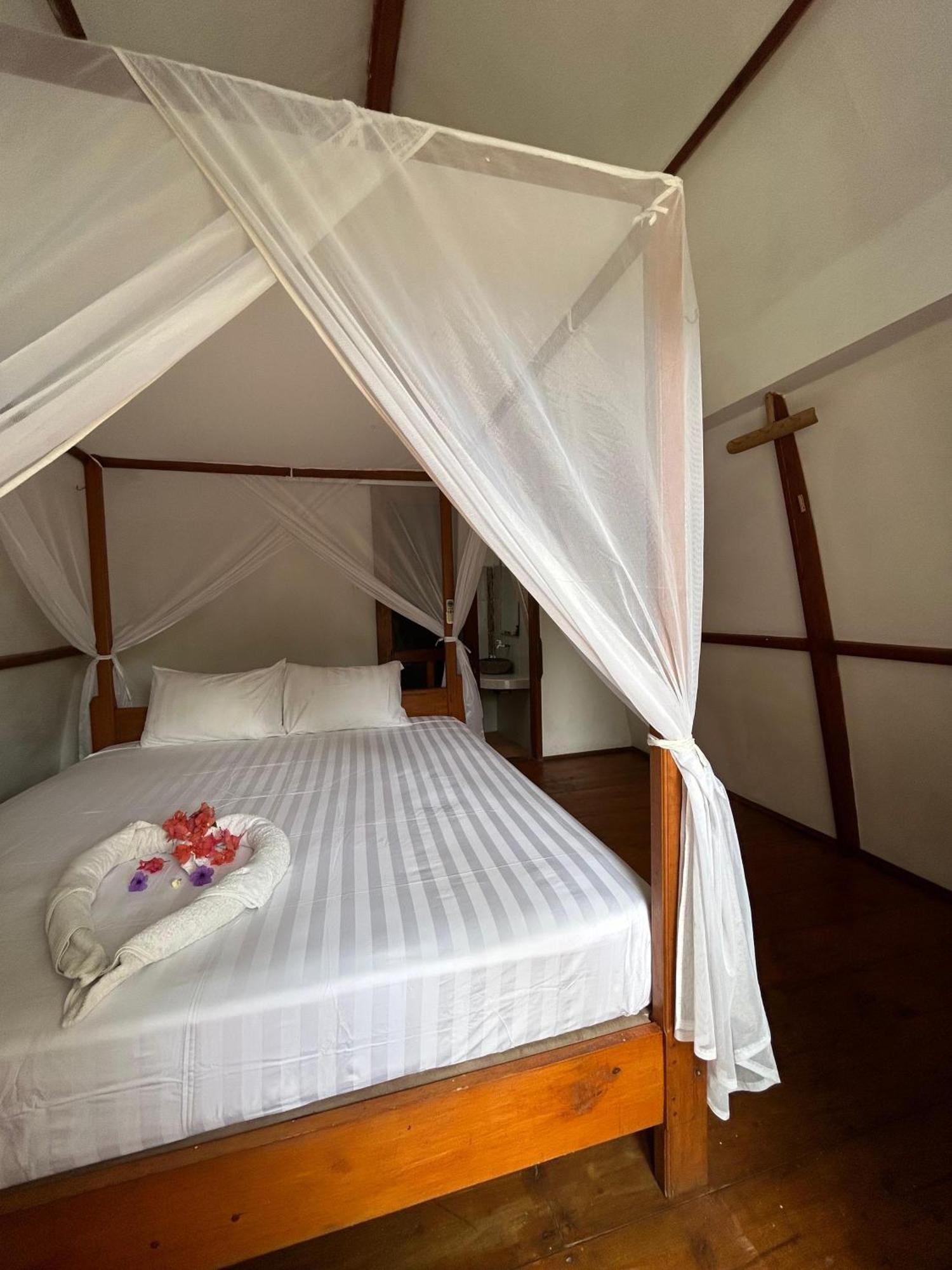 We'Be Cottages Gili Meno Exteriör bild